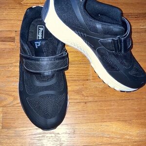 Men’s Propet Black Athletic Sneakers 9.5 Good Condition